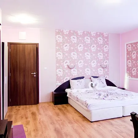 Club Complex נסבר